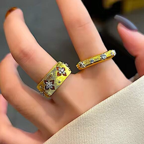 Four Leaf Clover Luxury Ring - Picture 2 of 5